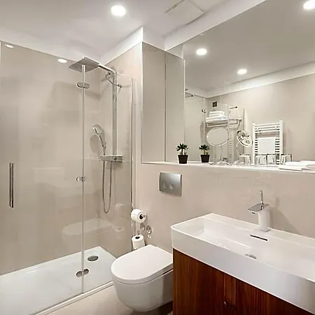 Sia Hotell 4*
